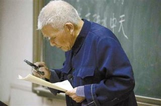 澳门葡京赌城：93岁数学教授讲诗词 数学与诗歌关系让其思考一